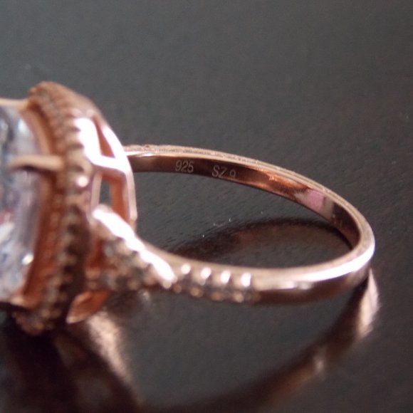 Rose Gold (plated) Ring with Cushion Cut Crystals - Picture 7 of 8